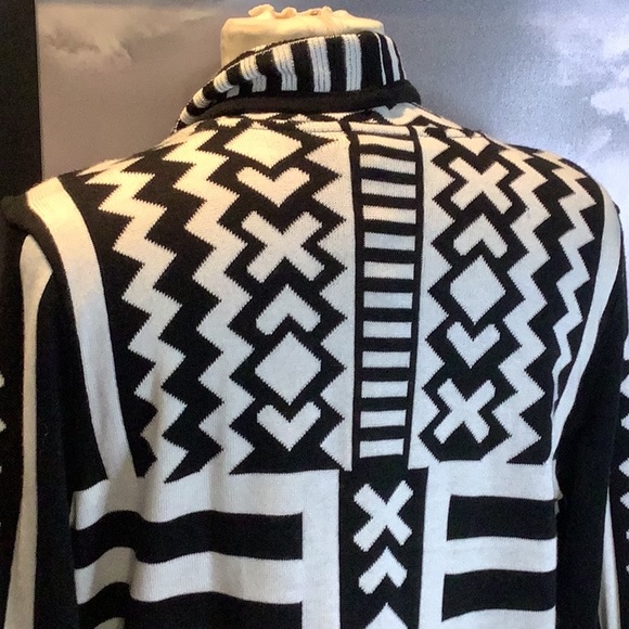 Bar III Black White Open Front Geometric Aztec Sweater Cardigan Size M - Picture 7 of 9
